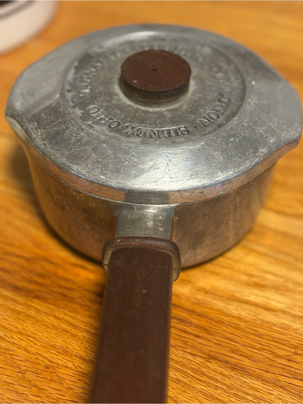 MAGNALITE Country Collection 1 QT Saucepan with Brown Handle and Lid- Vintage